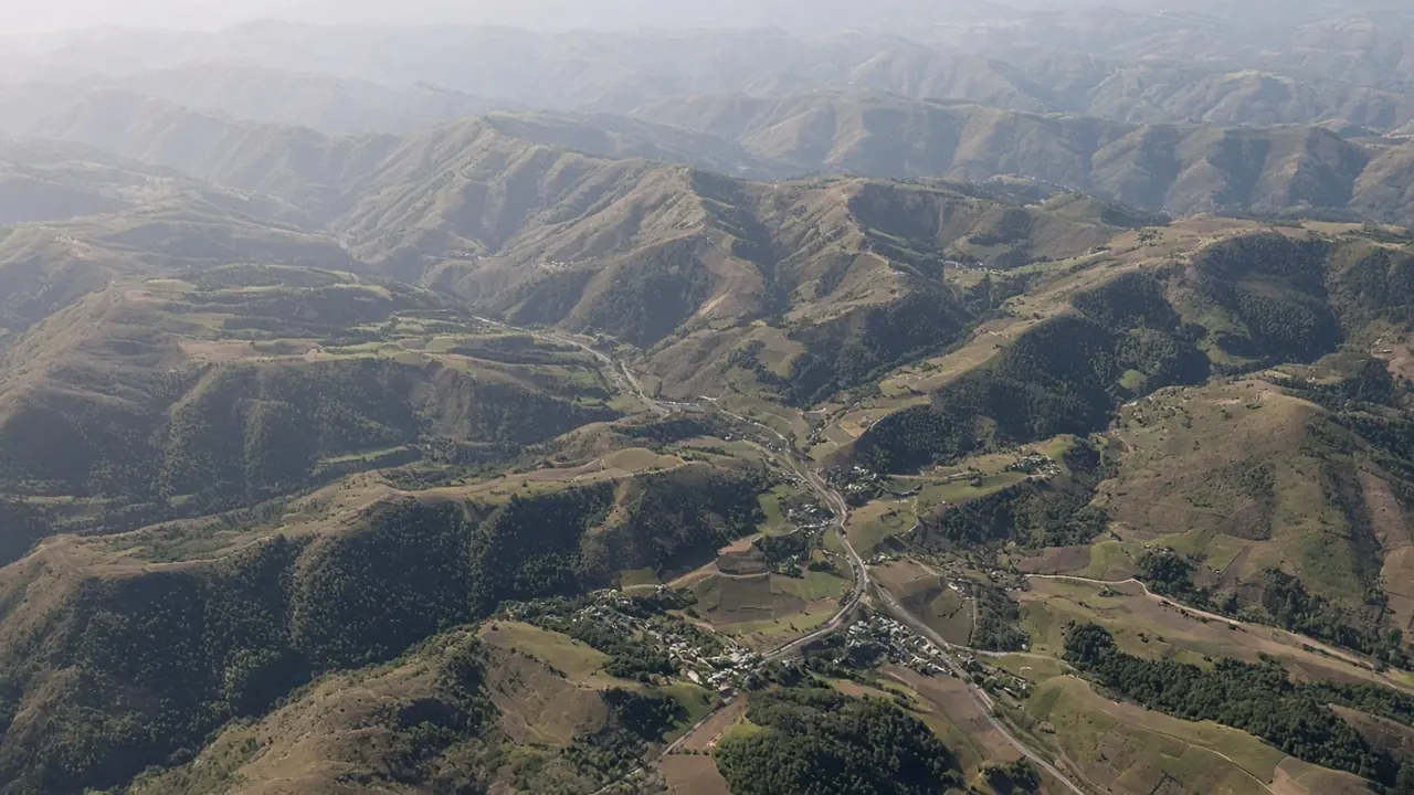 Örtüşen arazi dokusunu gösteren havadan görünüm
